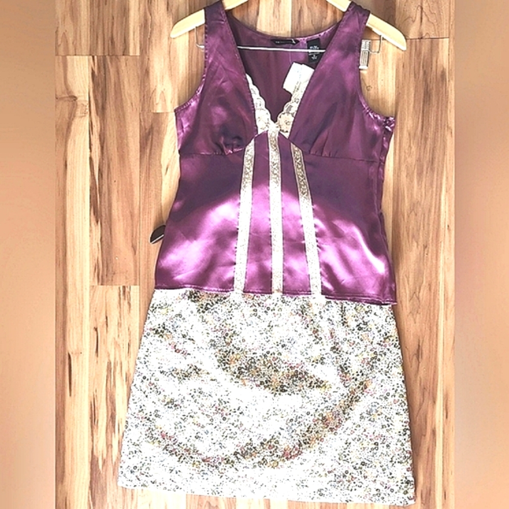 Silk camisole top lace trim color lilac. Size 6 New York & Company. - Picture 2 of 5